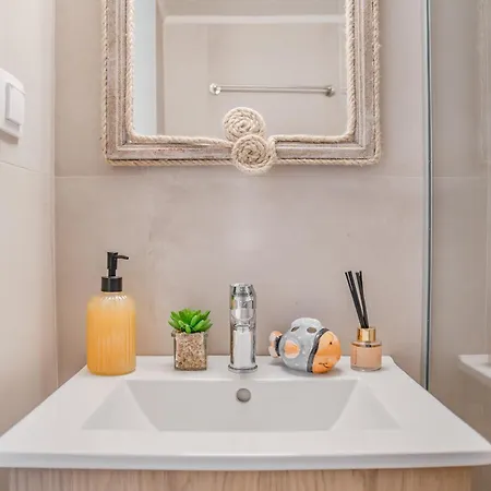 μελίτατα 16 *